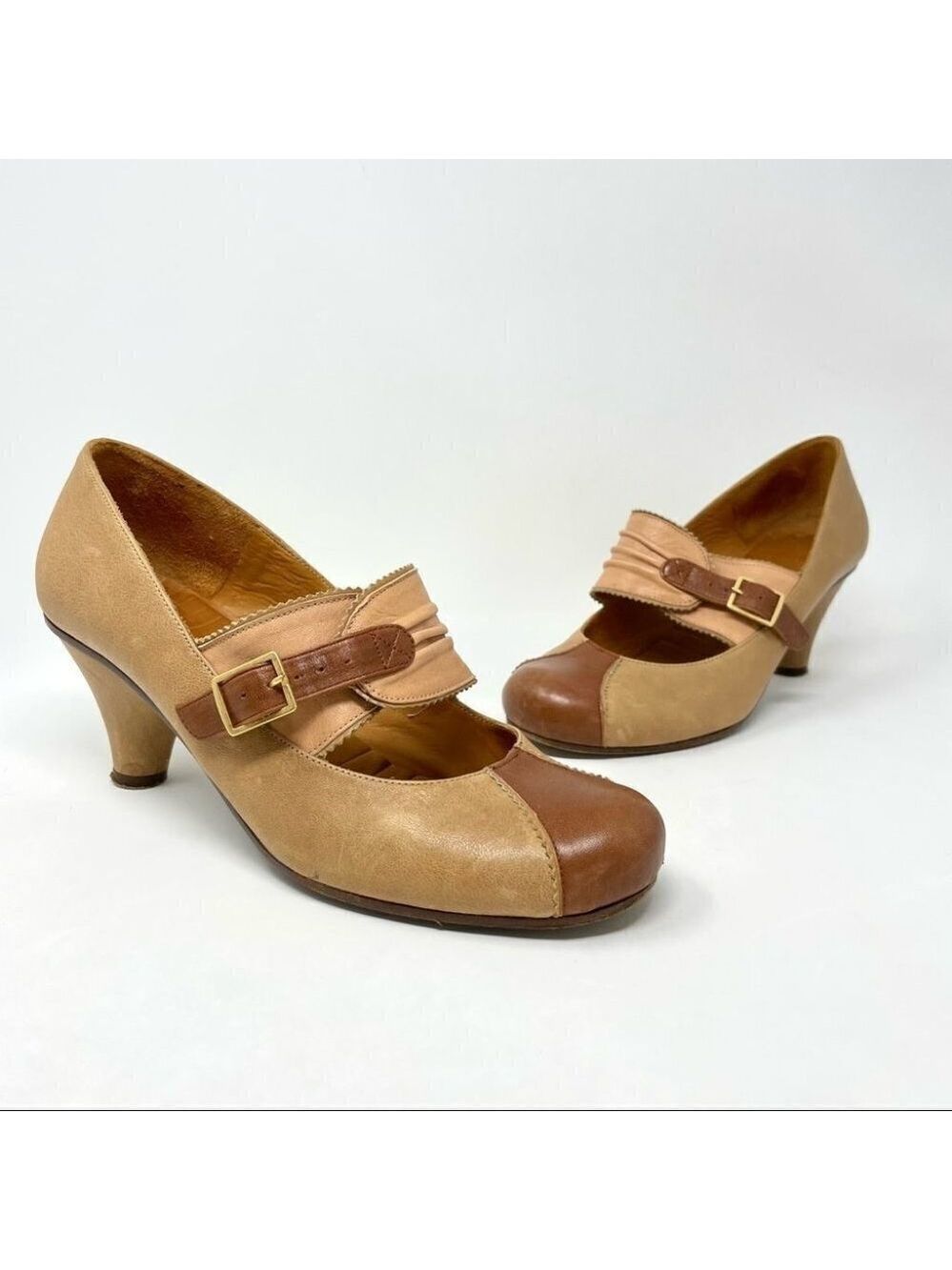 Chie Mihara Tan Two Toned Leather Victorian Mary Jane Pumps Size 39.5